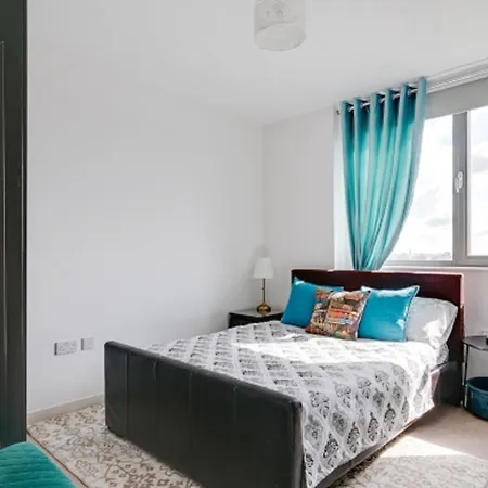 View Short Walk To Tower Bridge, Free Car Parking Apartment
