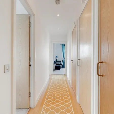View Short Walk To Tower Bridge, Free Car Parking