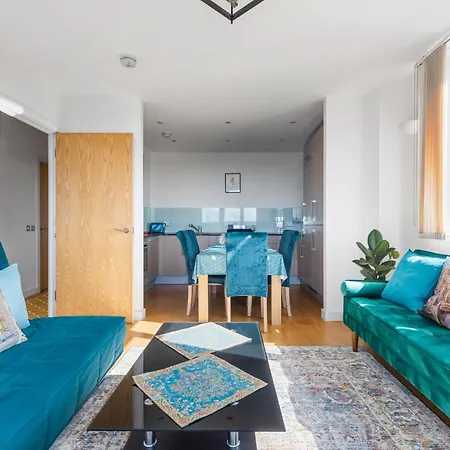 Apartment View Short Walk To Tower Bridge, Free Car Parking