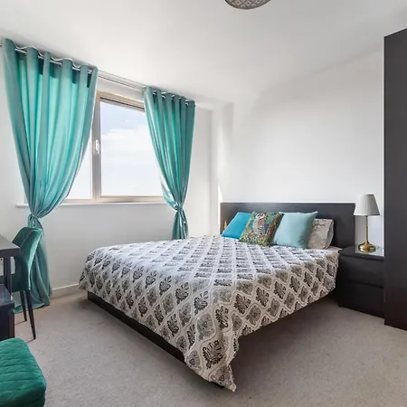 Apartment View Short Walk To Tower Bridge, Free Car Parking