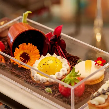 100 Queen's Gate London, Curio Collection By Hilton 5* London