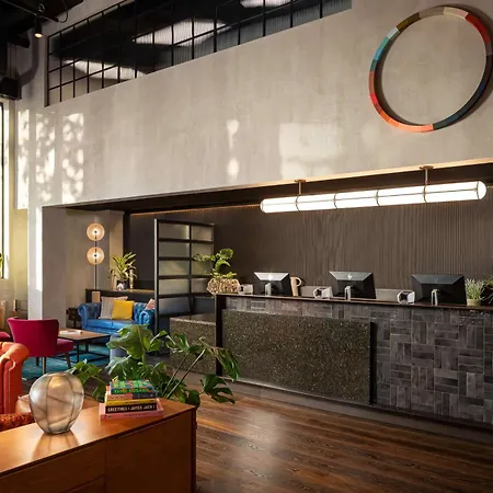 فندق The Gantry London, Curio Collection By Hilton