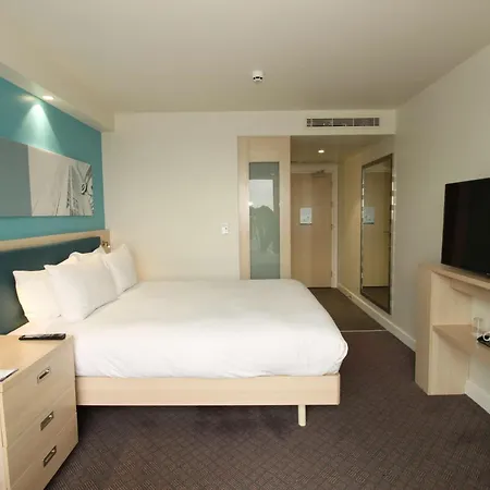 Hampton By Hilton Docklands 3*