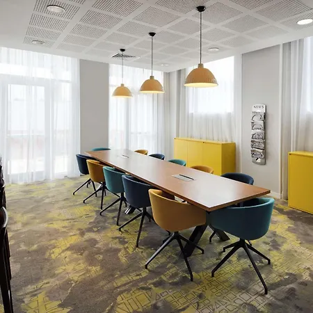 Hampton By Hilton Docklands Hotell 3*