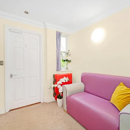 Bushy Park Views Apartment