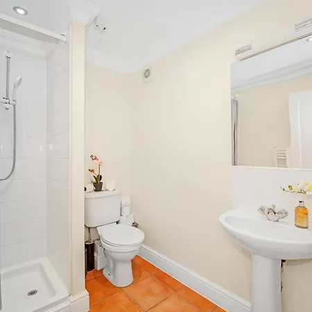 Bushy Park Views Apartment *