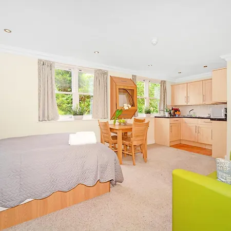 Bushy Park Views Apartment *