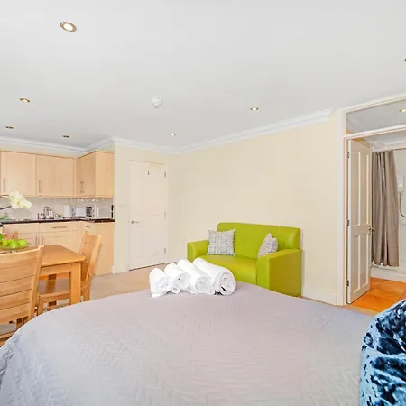 Apartment Bushy Park Views *