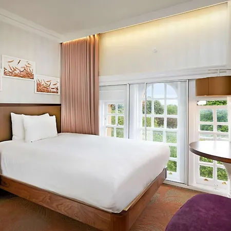 Hilton Hyde Park Hotel 4*