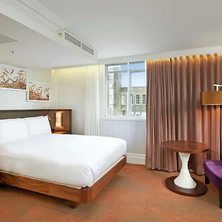 Hilton Hyde Park Hotel 4*