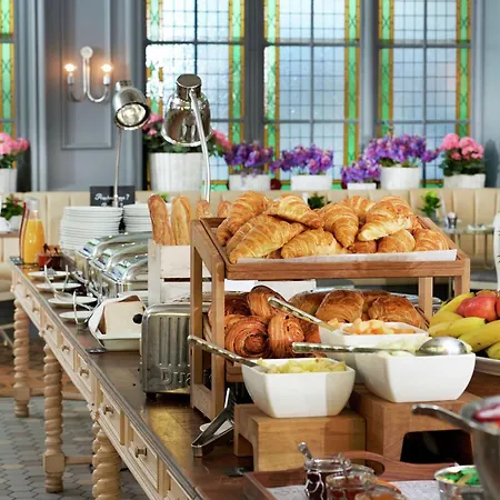 Hilton Hyde Park Hotel