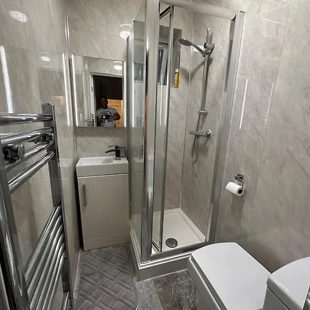 5 Bed 5 Bath / Brick Lane E1 *