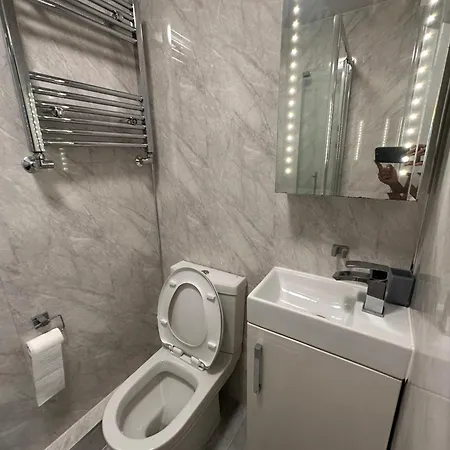 5 Bed 5 Bath / Brick Lane E1