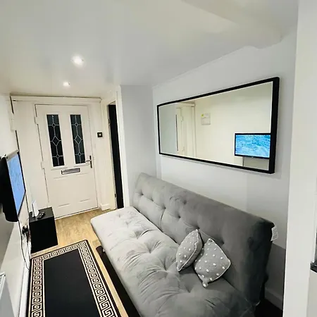 Apartment Exclusive Private One Bedroom London