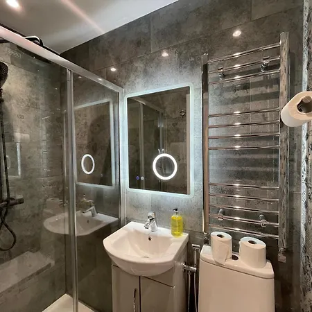 Homestay Luxury With En-suite Bathrooms - West London
