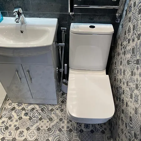 Luxury With En-suite Bathrooms - West London Homestay *