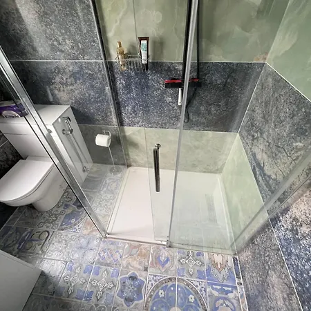 Luxury With En-suite Bathrooms - West London