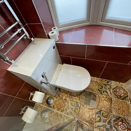 Luxury With En-suite Bathrooms - West London Homestay *