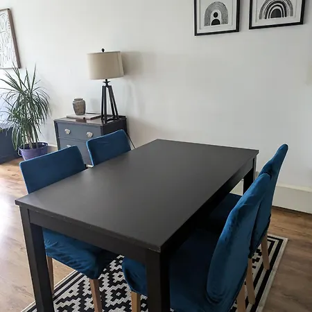 2 Bed Flat, Bounds Green, Piccadilly Line, N11 *