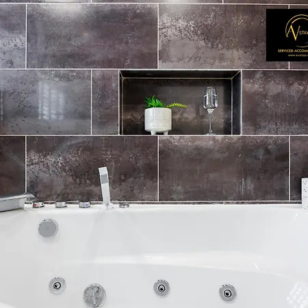 Stylish 4 Bedroom By Av Short Lets With Free Parking Villa Sidcup