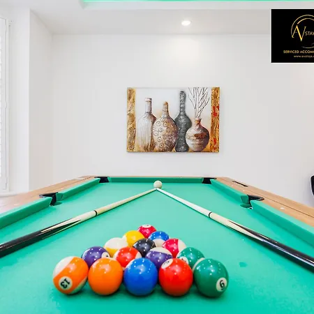 Stylish 4 Bedroom By Av Short Lets With Free Parking *