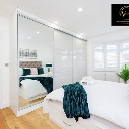 Stylish 4 Bedroom By Av Short Lets With Free Parking Villa Sidcup