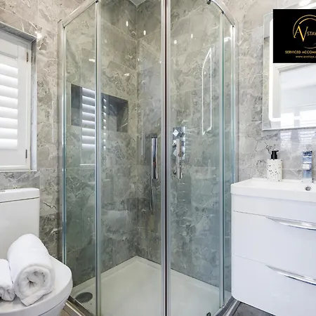 Villa Stylish 4 Bedroom By Av Short Lets With Free Parking Sidcup