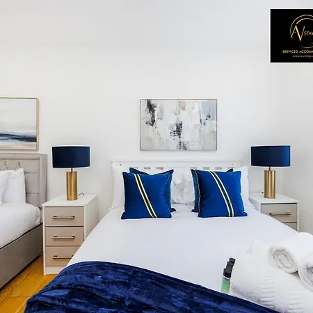 Stylish 4 Bedroom By Av Short Lets With Free Parking Sidcup