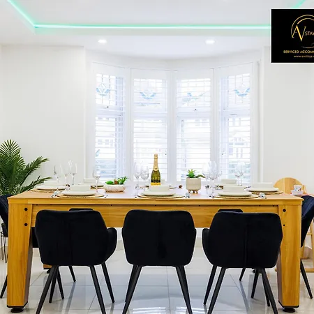 Villa Stylish 4 Bedroom By Av Short Lets With Free Parking Sidcup