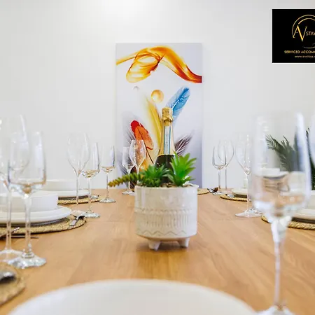 Stylish 4 Bedroom By Av Short Lets With Free Parking *