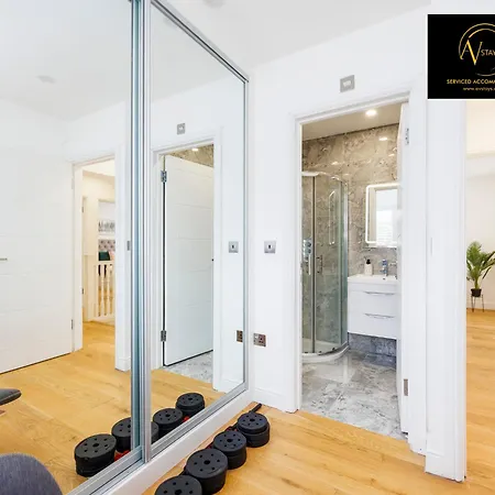 Villa Stylish 4 Bedroom By Av Short Lets With Free Parking Sidcup