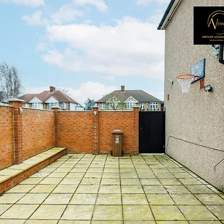 Villa Stylish 4 Bedroom By Av Short Lets With Free Parking Sidcup