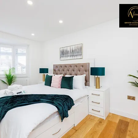 Villa Stylish 4 Bedroom By Av Short Lets With Free Parking Sidcup