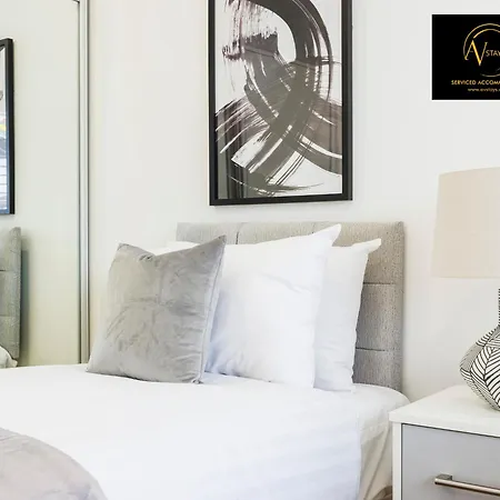 Stylish 4 Bedroom By Av Short Lets With Free Parking Sidcup