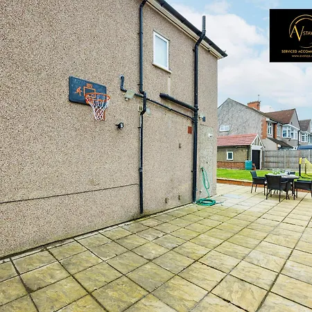 Villa Stylish 4 Bedroom By Av Short Lets With Free Parking Sidcup