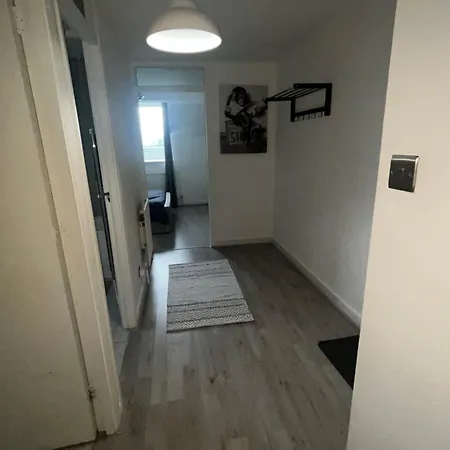 Lovely One Bedroom Apartment *