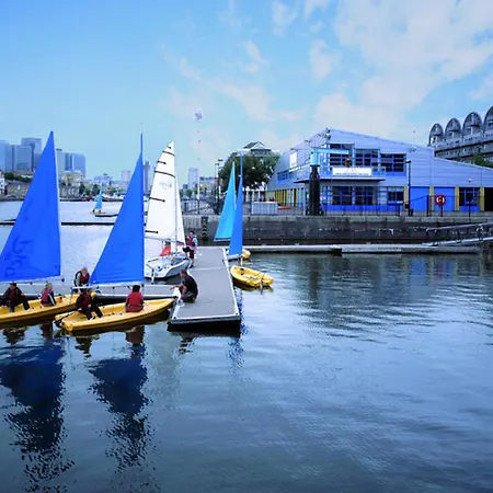 Surrey Docks Se16 Near Canada Water N Easy Access Canary Wharf Apartment