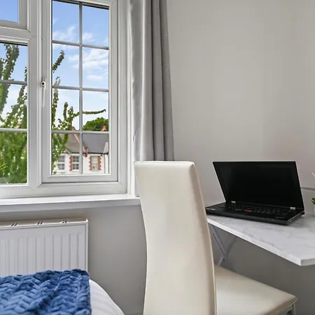 Bright Modern 2br Direct Link To Heathrow And