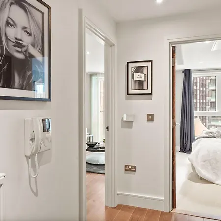 Apartment Luxury 1 Bed Flat, Minutes From Canary Wharf And South Quay Station *