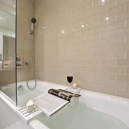 Luxury 1 Bed Flat, Minutes From Canary Wharf And South Quay Station