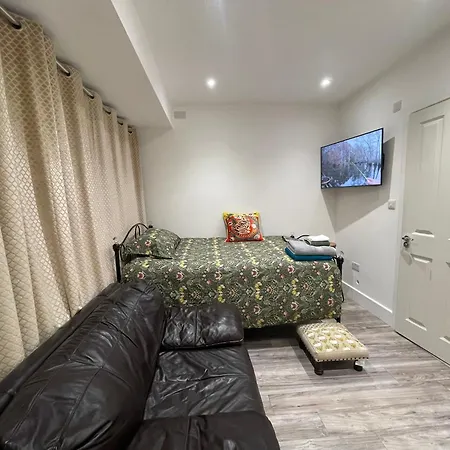 Luxury With En-suite Bathrooms - West London * Harrow on the Hill