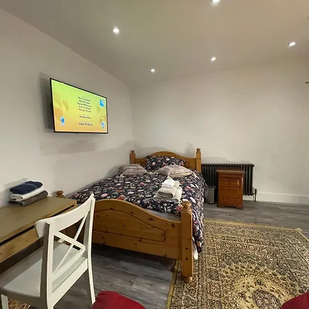 Homestay Luxury With En-suite Bathrooms - West London Harrow on the Hill