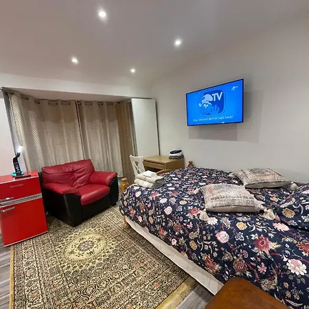 Homestay Luxury With En-suite Bathrooms - West London Harrow on the Hill