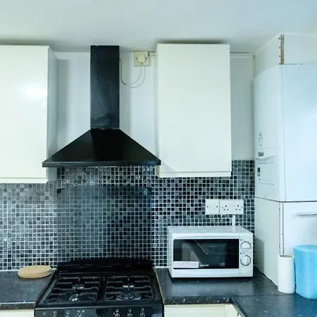 Apartment Spacious 2 Bedroom Flat