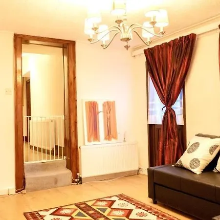Spacious 2 Bedroom Flat Apartment London
