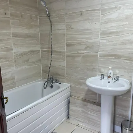 Spacious 2 Bedroom Flat * London