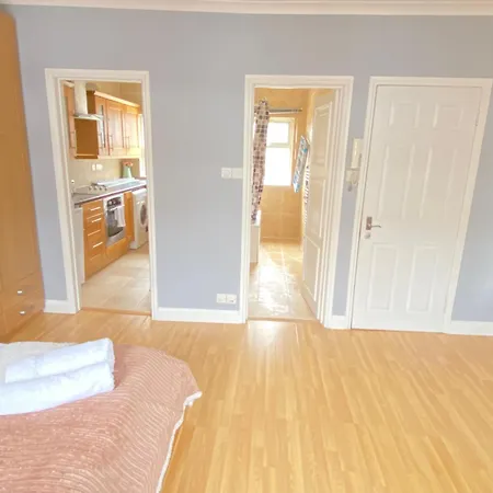 Immaculate In Apartment