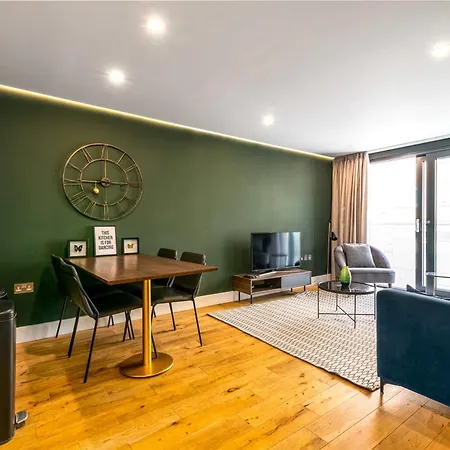 Trendy Kings Cross Flat