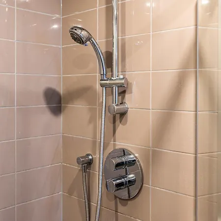 Trendy Kings Cross Flat