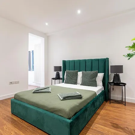 Fashionable Brick Lane Apartment London